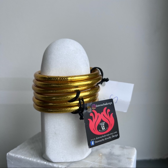 ✨⭐️Gold bangles ⭐️ ~ set of 6 size SM ~ NWOT - Picture 13 of 16